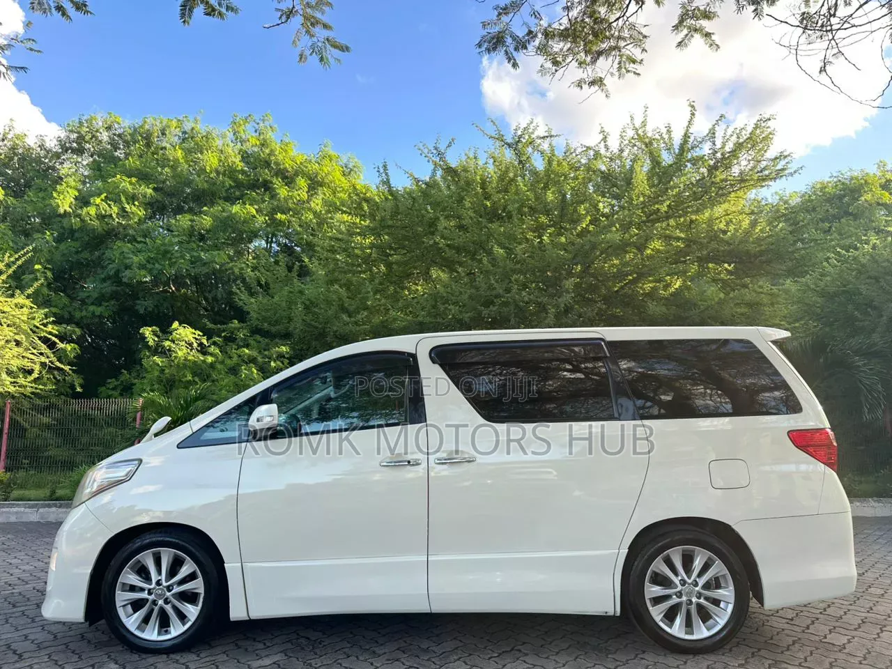 Toyota Alphard 2010 White