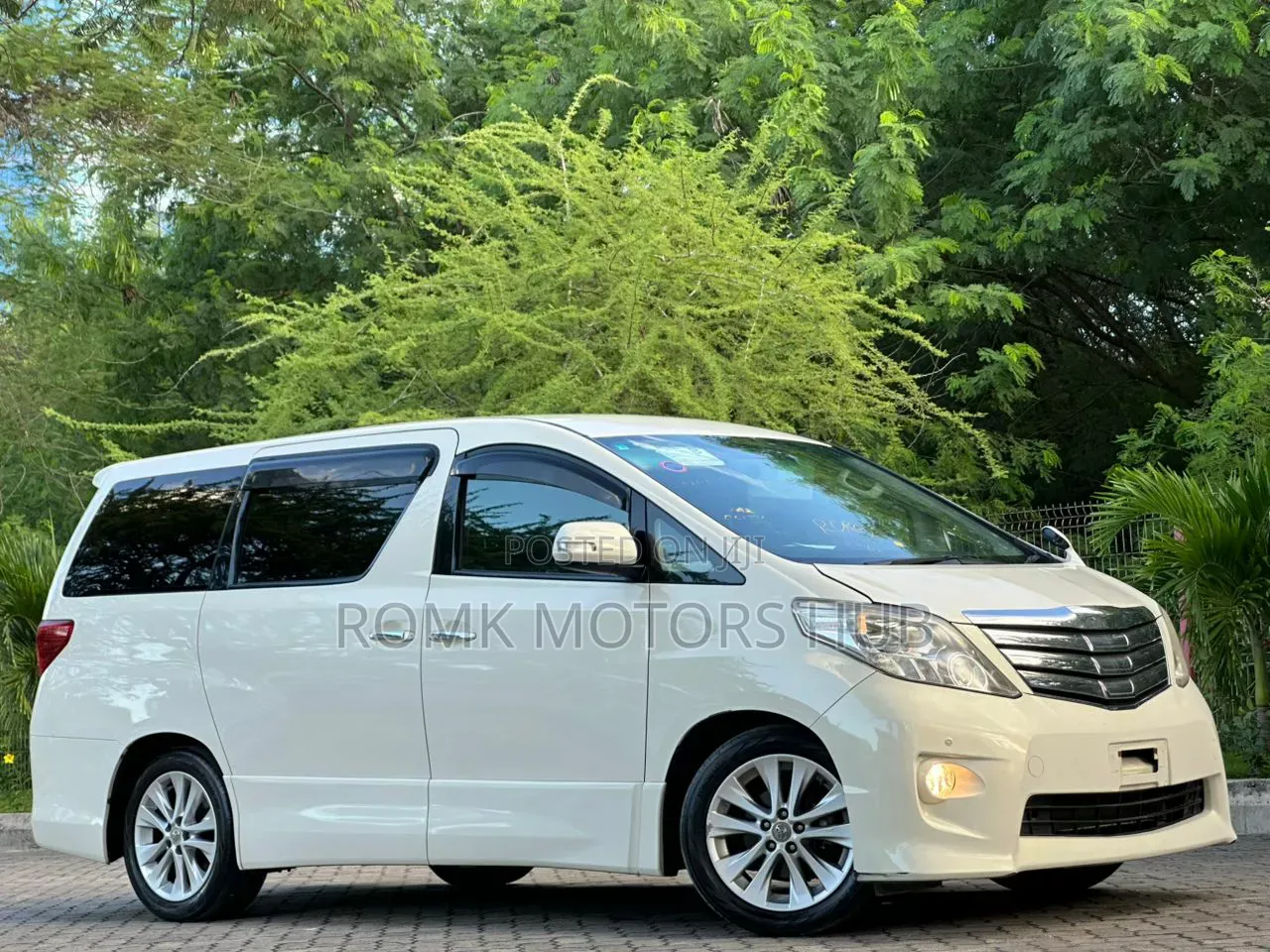 Toyota Alphard 2010 White