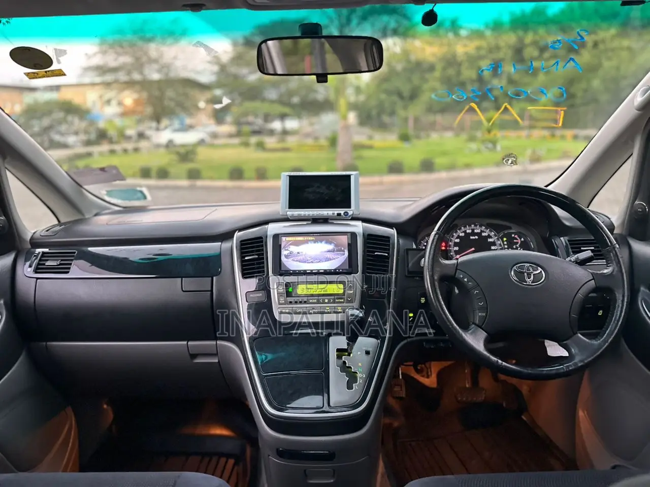 Toyota Alphard 2.4 Petrol AWD 2004 White