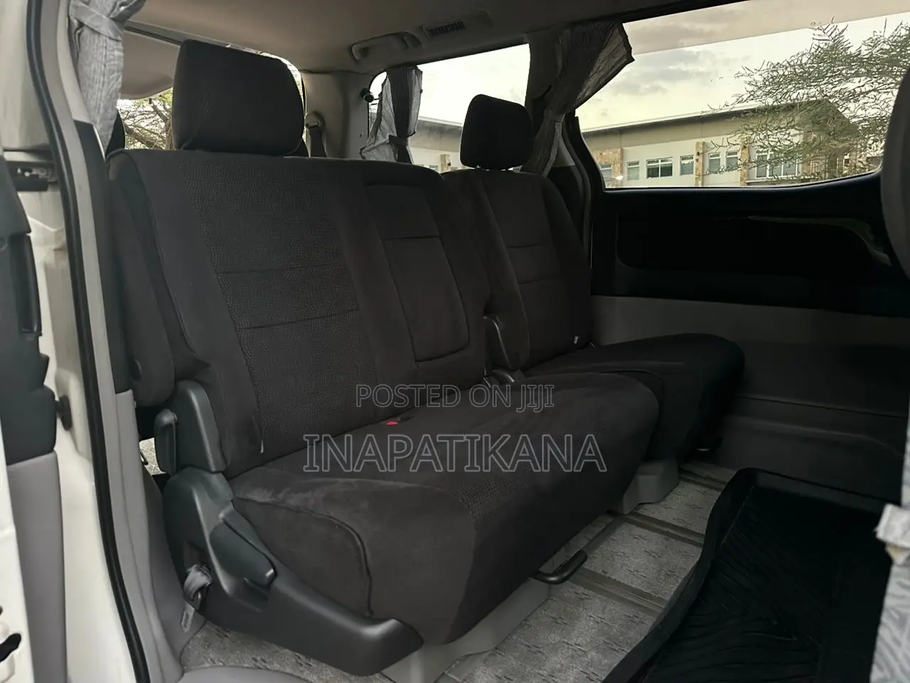 Toyota Alphard 2.4 Petrol AWD 2004 White