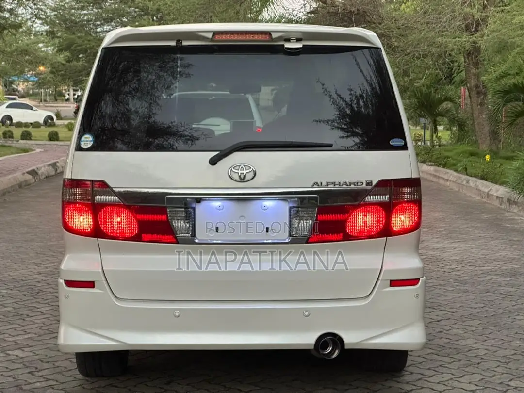 Toyota Alphard 2.4 Petrol AWD 2004 White