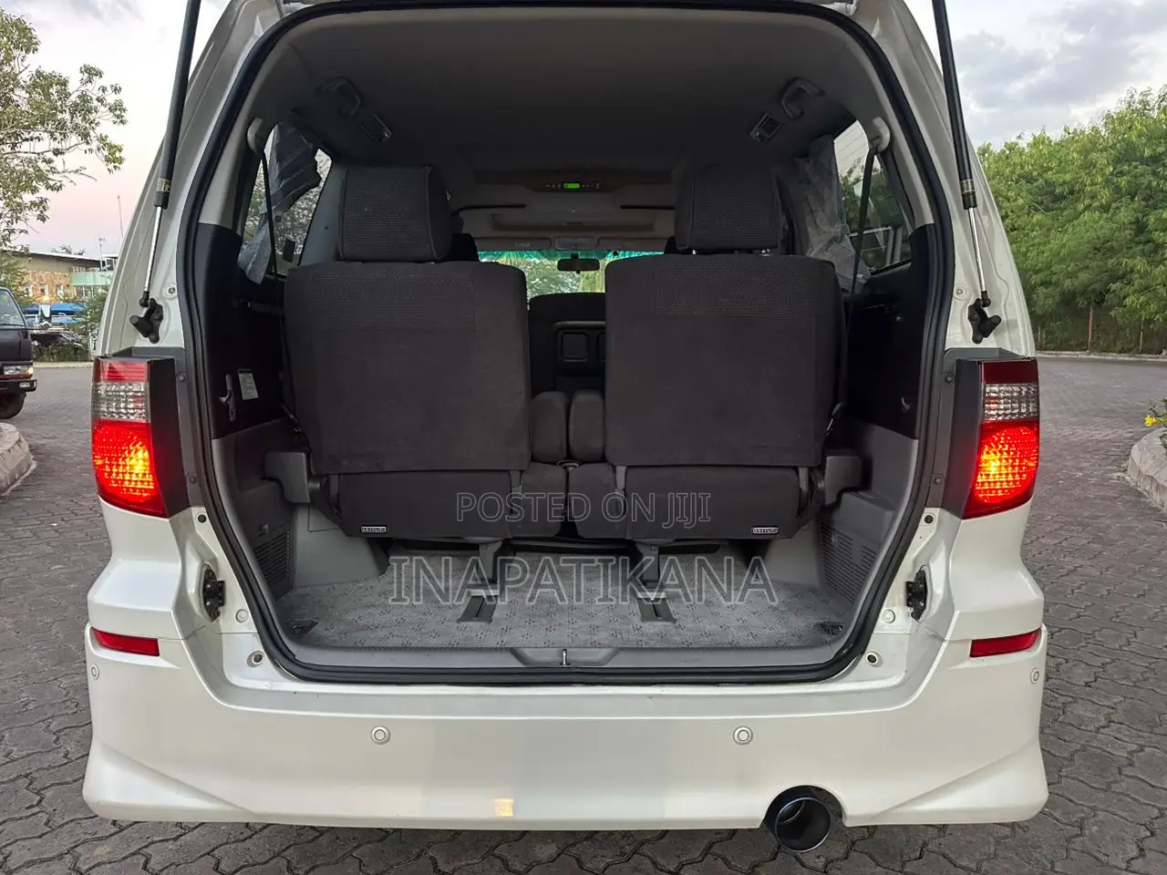 Toyota Alphard 2.4 Petrol AWD 2004 White