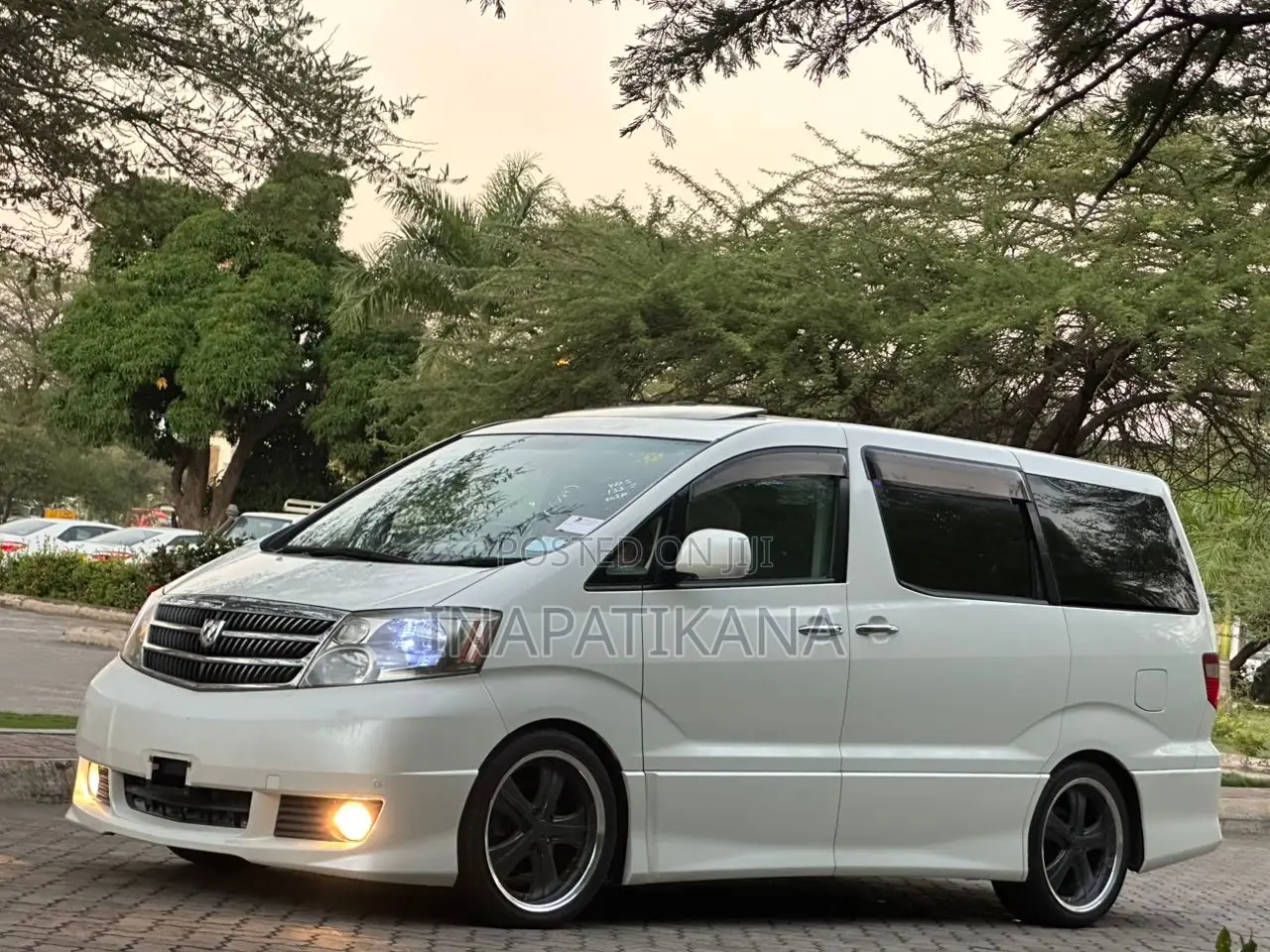 Toyota Alphard 2.4 Petrol AWD 2004 White