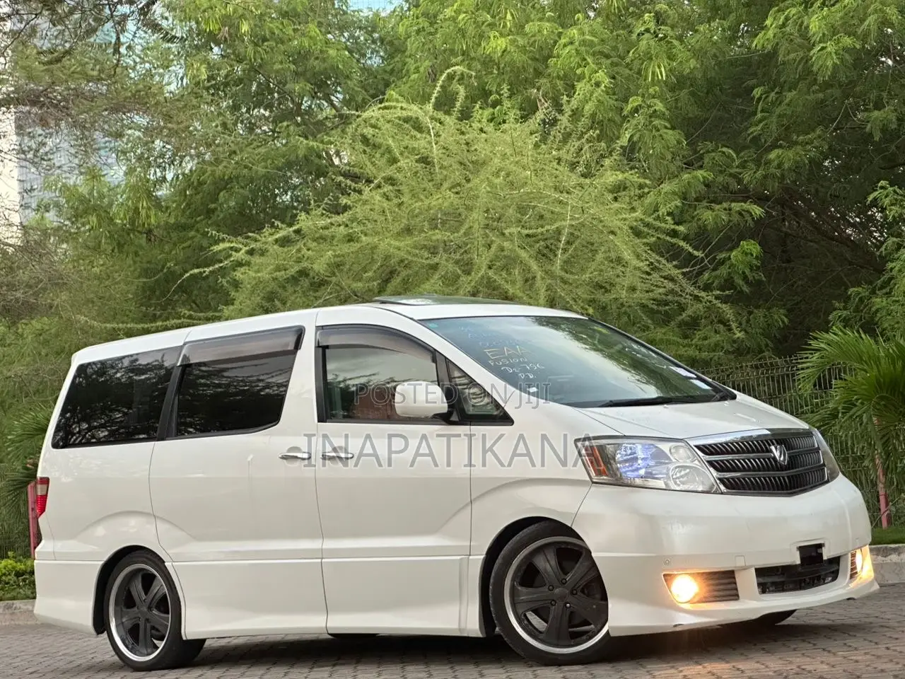 Toyota Alphard 2.4 Petrol AWD 2004 White