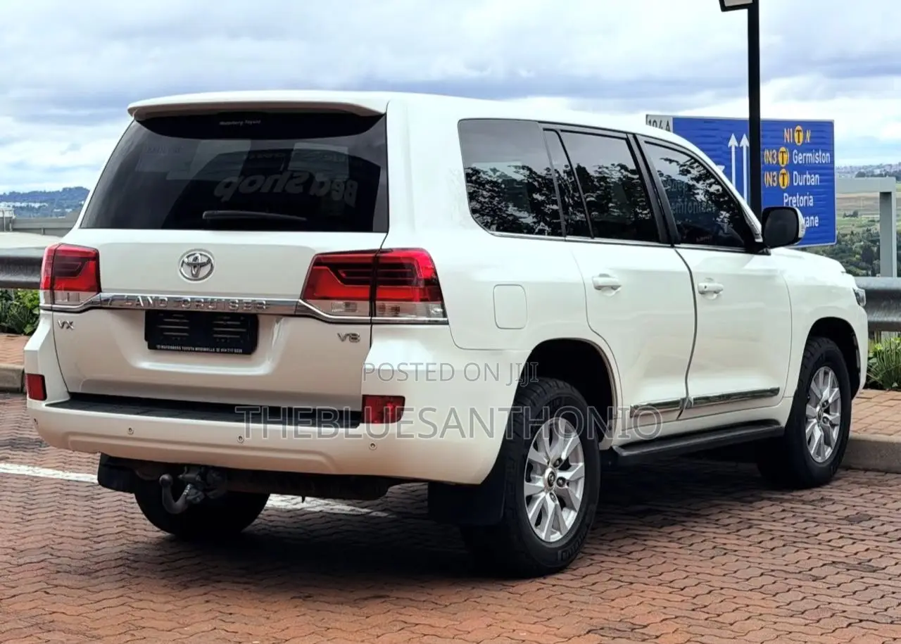 Toyota Land Cruiser 2018 White