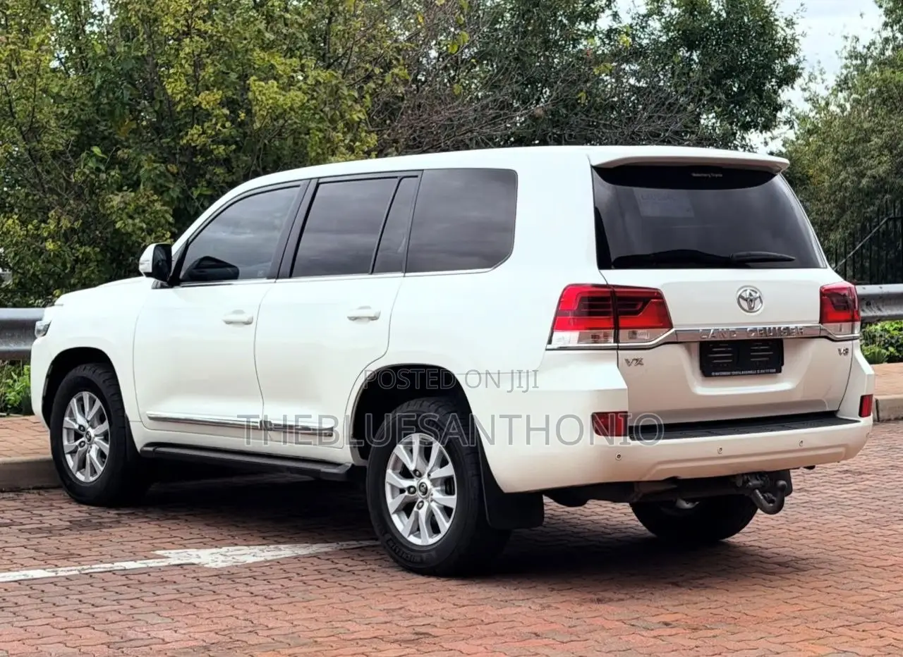 Toyota Land Cruiser 2018 White