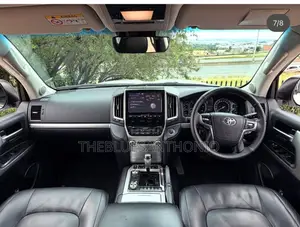 Toyota Land Cruiser 2018 White
