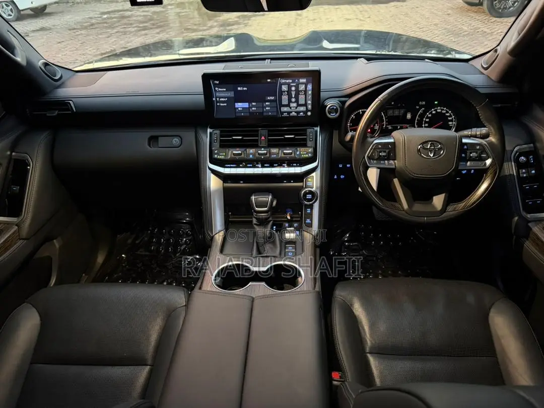 Toyota Land Cruiser LC300 2024 Black