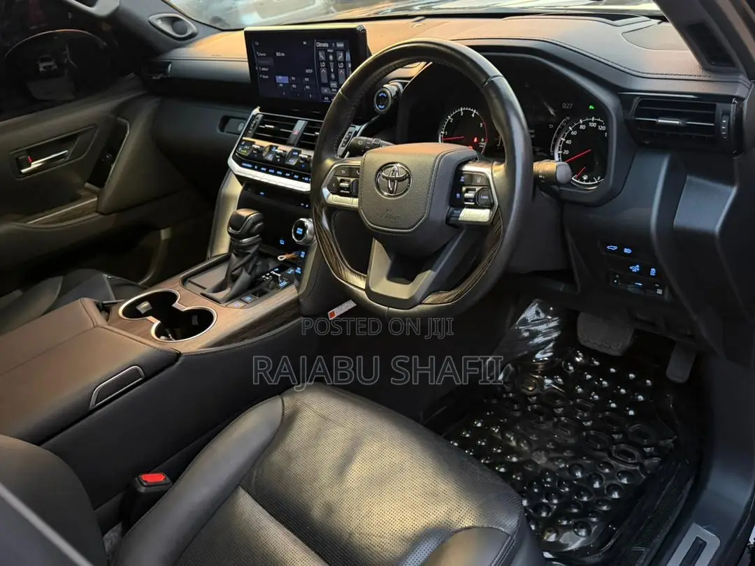 Toyota Land Cruiser LC300 2024 Black