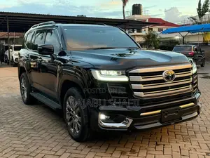 Toyota Land Cruiser LC300 2024 Black
