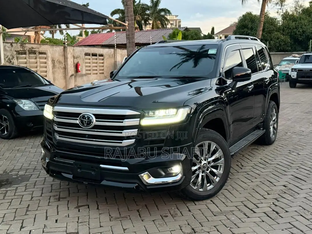 Toyota Land Cruiser LC300 2024 Black