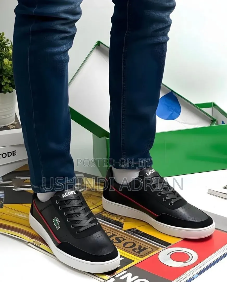 Viatu Brand: LacosteSize: 40–45