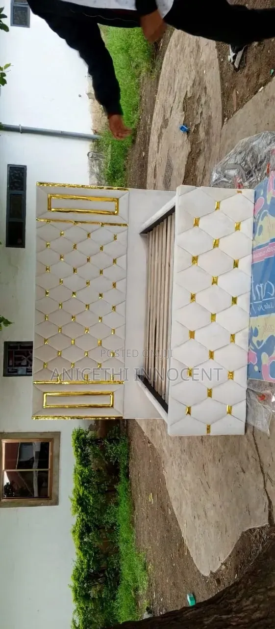 Kitanda Cha Tano Kwa Sita Design Ya Kisasa Kabisaa