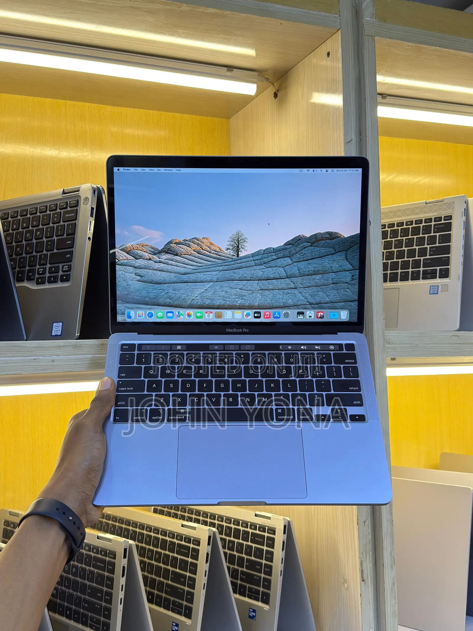 New Laptop Apple MacBook Pro 2019 8GB Intel Core i5 SSD 256GB