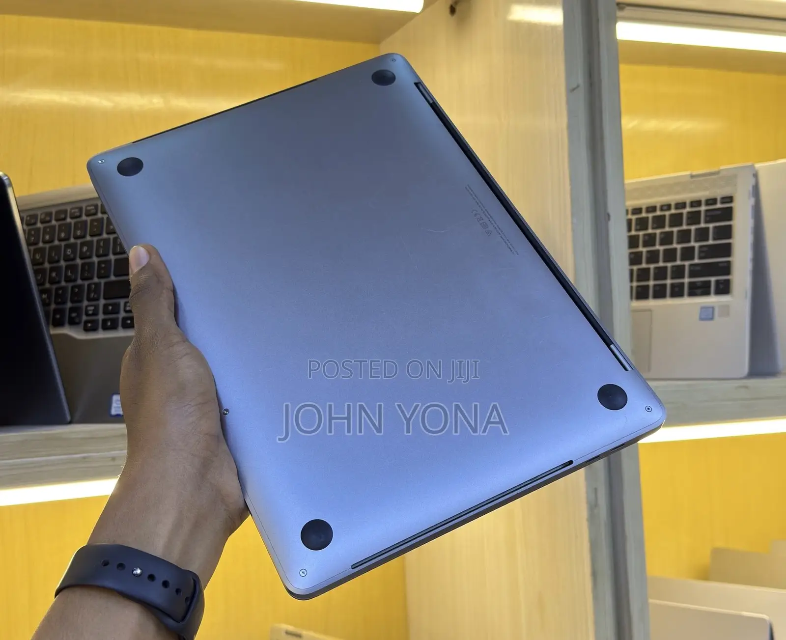 New Laptop Apple MacBook Pro 2019 8GB Intel Core i5 SSD 256GB