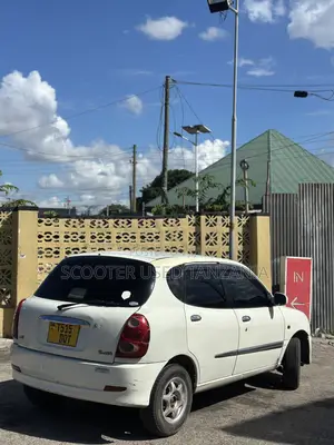 Toyota Duet 2004 White