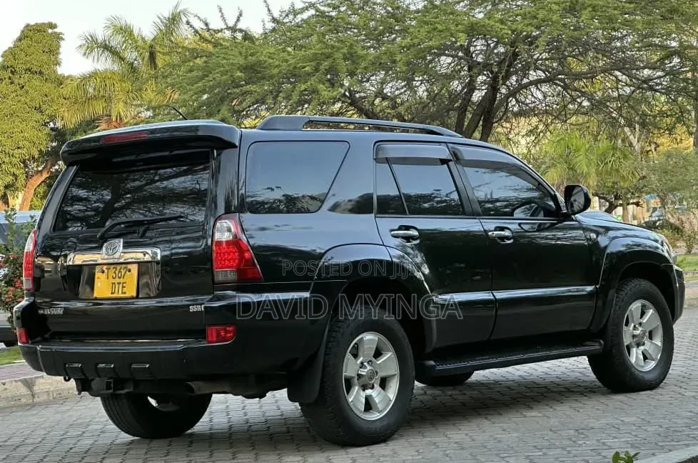 Toyota Hilux Surf 2004 Black