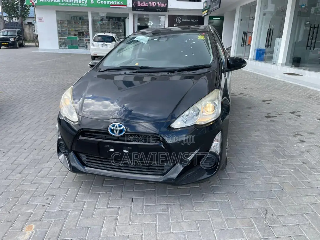 Toyota Aqua 2016 Black