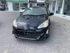 Toyota Aqua 2016 Black