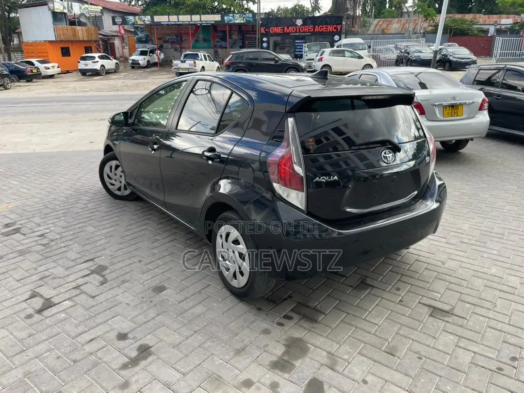 Toyota Aqua 2016 Black