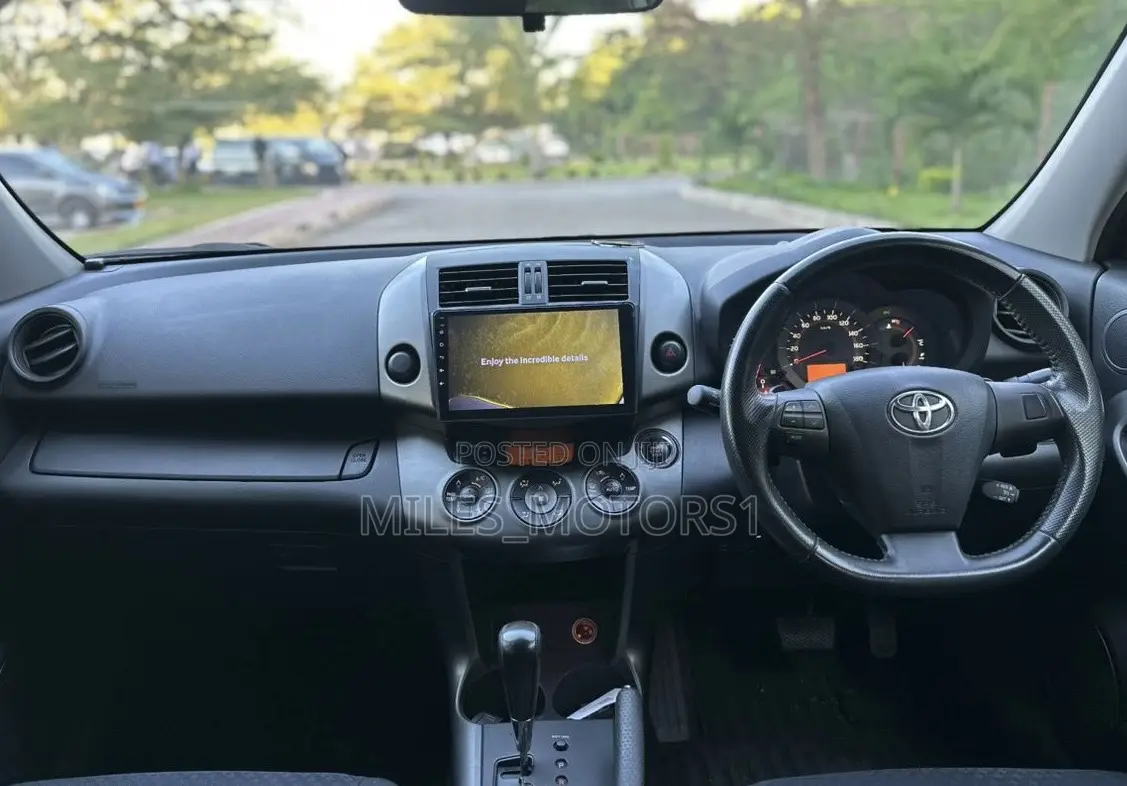 Toyota Vanguard 2010 White