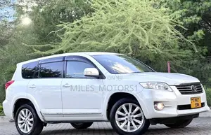 Toyota Vanguard 2010 White