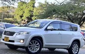 Toyota Vanguard 2010 White