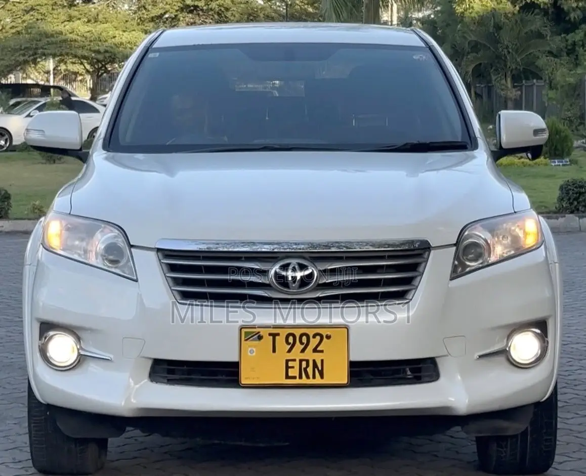 Toyota Vanguard 2010 White