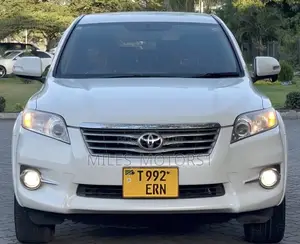 Toyota Vanguard 2010 White