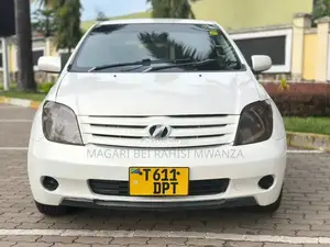Toyota IST 2006 White