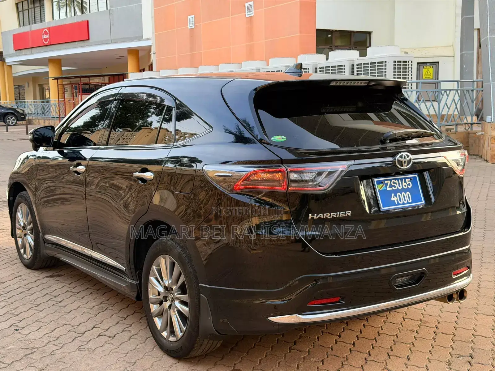 Toyota Harrier 2.0 2015 Black