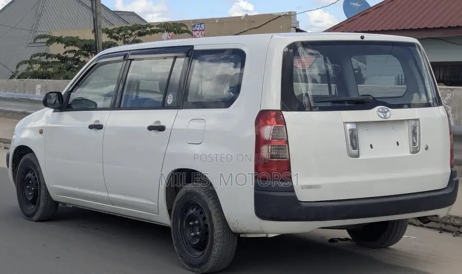 Toyota Succeed 2005 White
