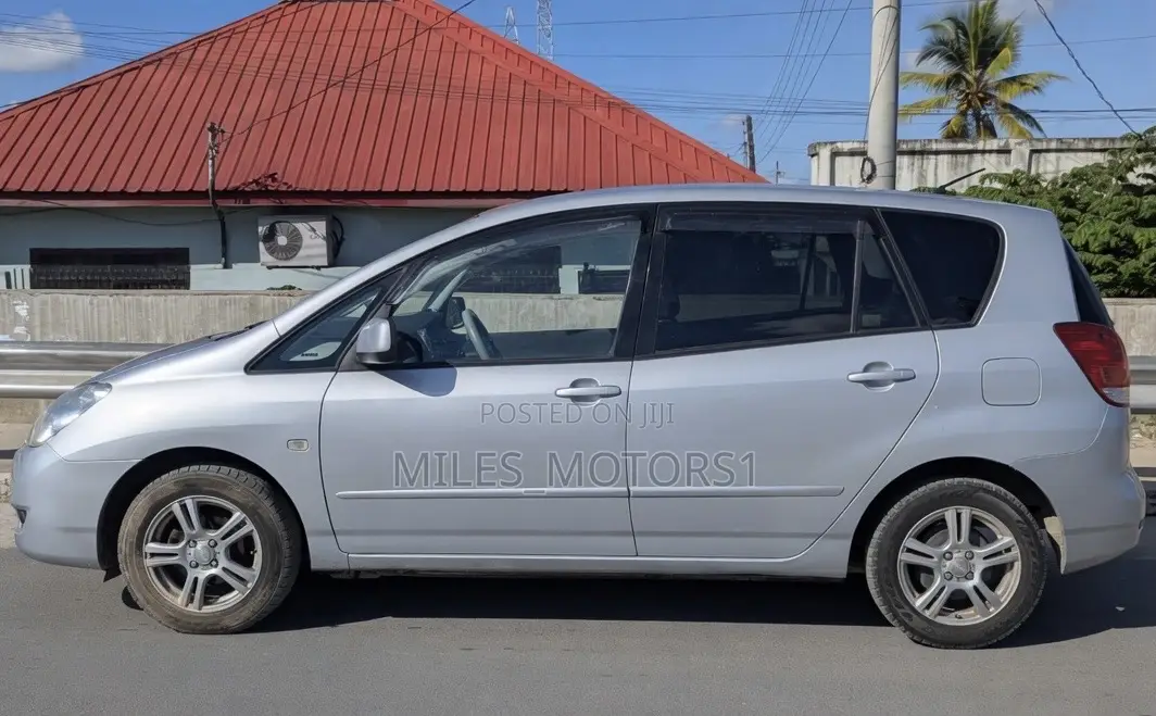 Toyota Corolla Spacio 2003 Silver