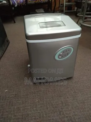 ) Super General Ice Maker With 20kg of Ice Per Day
