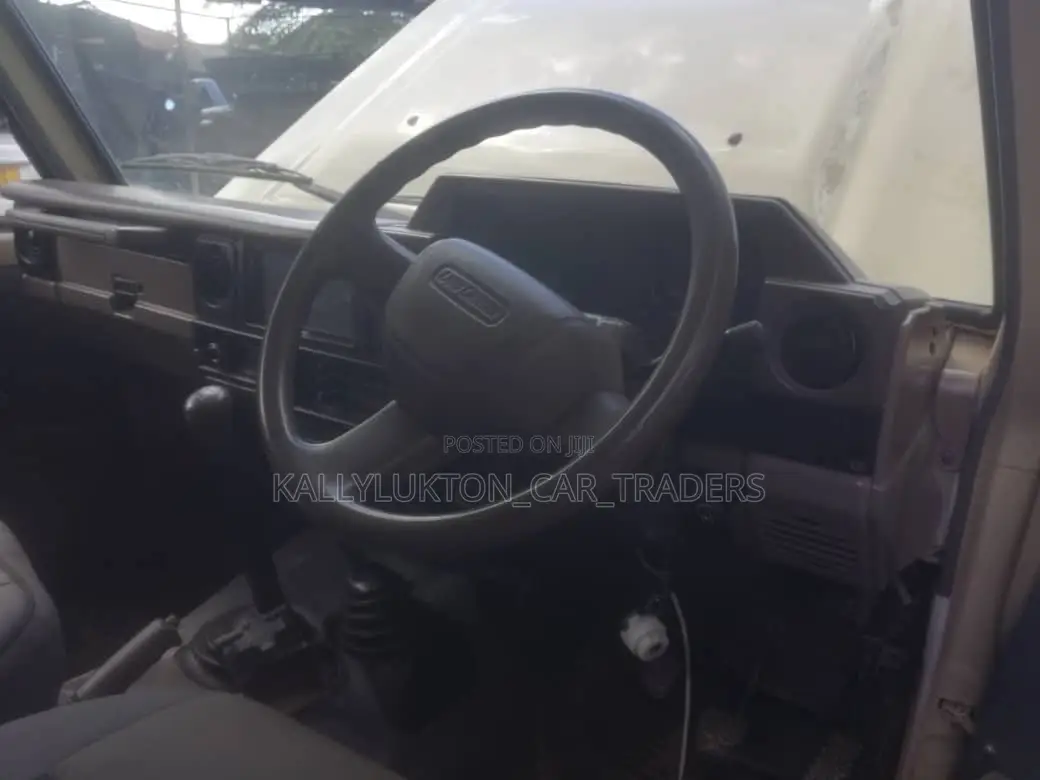 Toyota Land Cruiser 2002 Gold