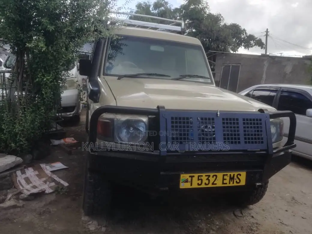 Toyota Land Cruiser 2002 Gold