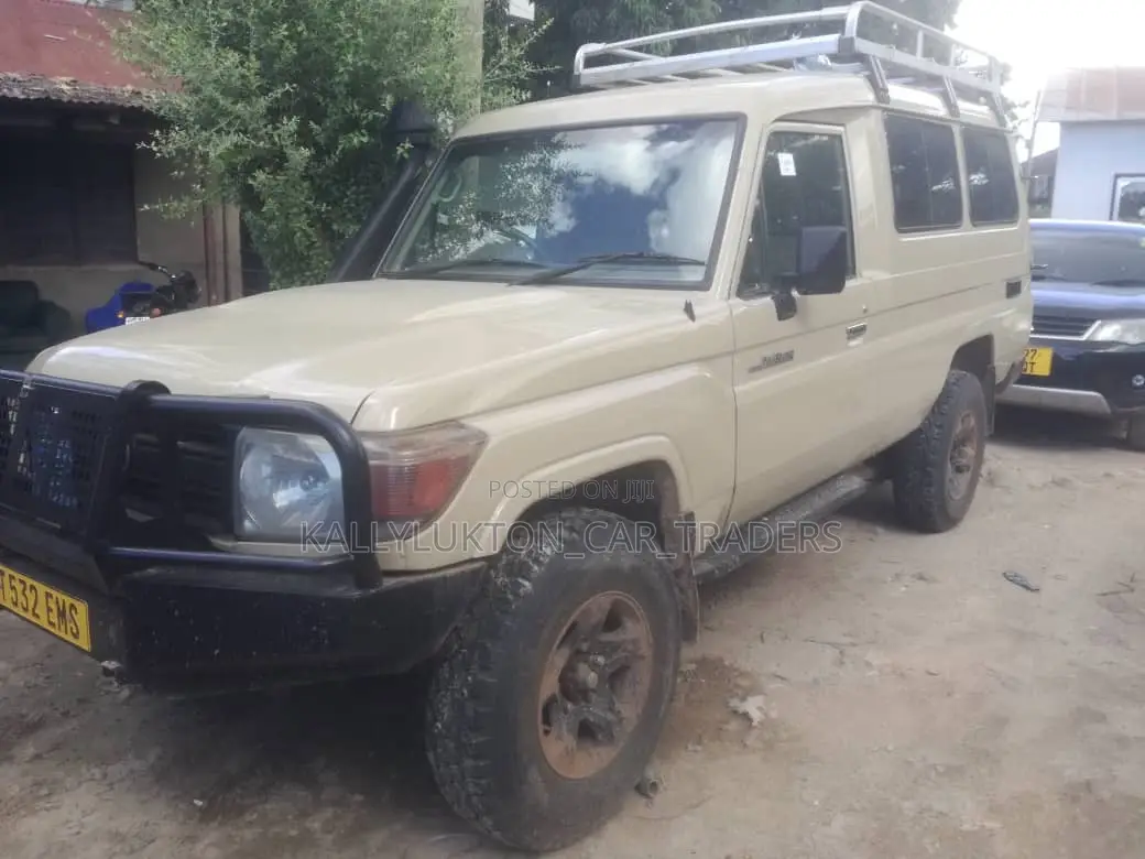 Toyota Land Cruiser 2002 Gold