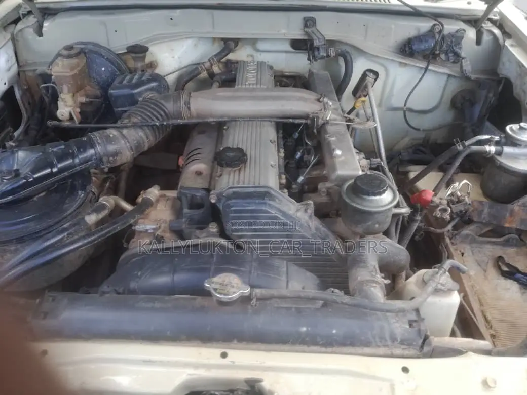 Toyota Land Cruiser 2002 Gold