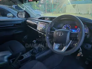 Toyota Hilux 2016 White