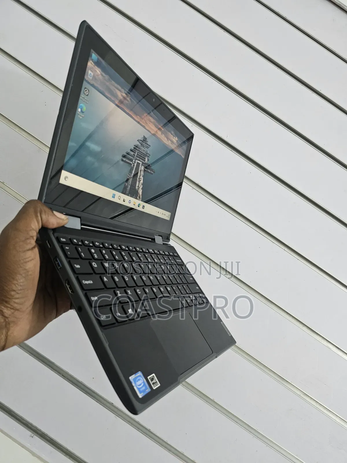 Laptop Lenovo 300e 4GB Intel Pentium SSD 128GB