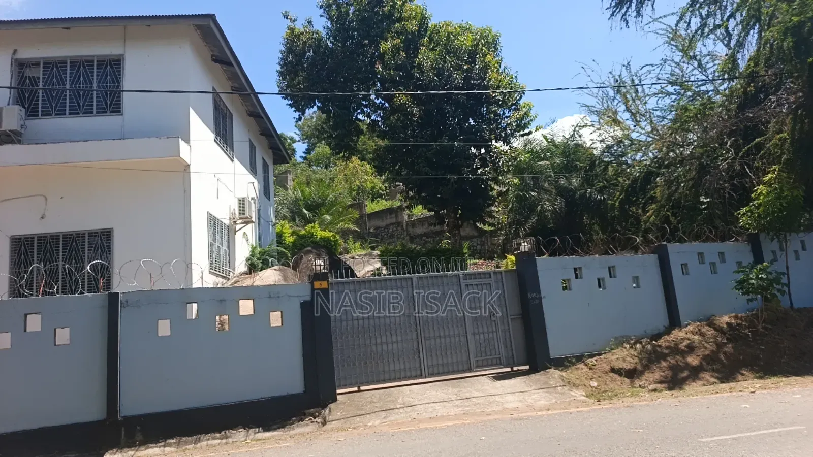 Furnished 16bdrm House in Isamilo for sale
