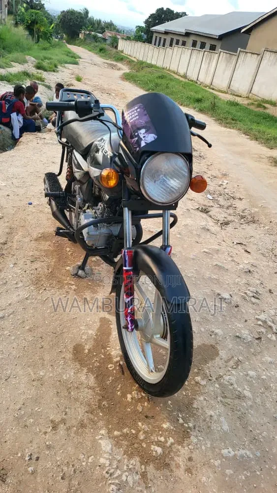 New Bajaj Boxer 125 2025 Black