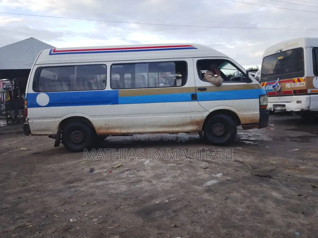Toyota HiAce 2005 White