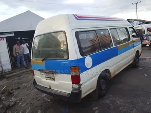 Toyota HiAce 2005 White