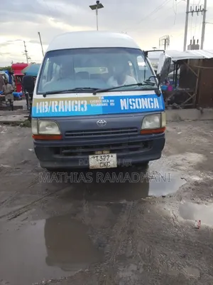 Toyota HiAce 2005 White