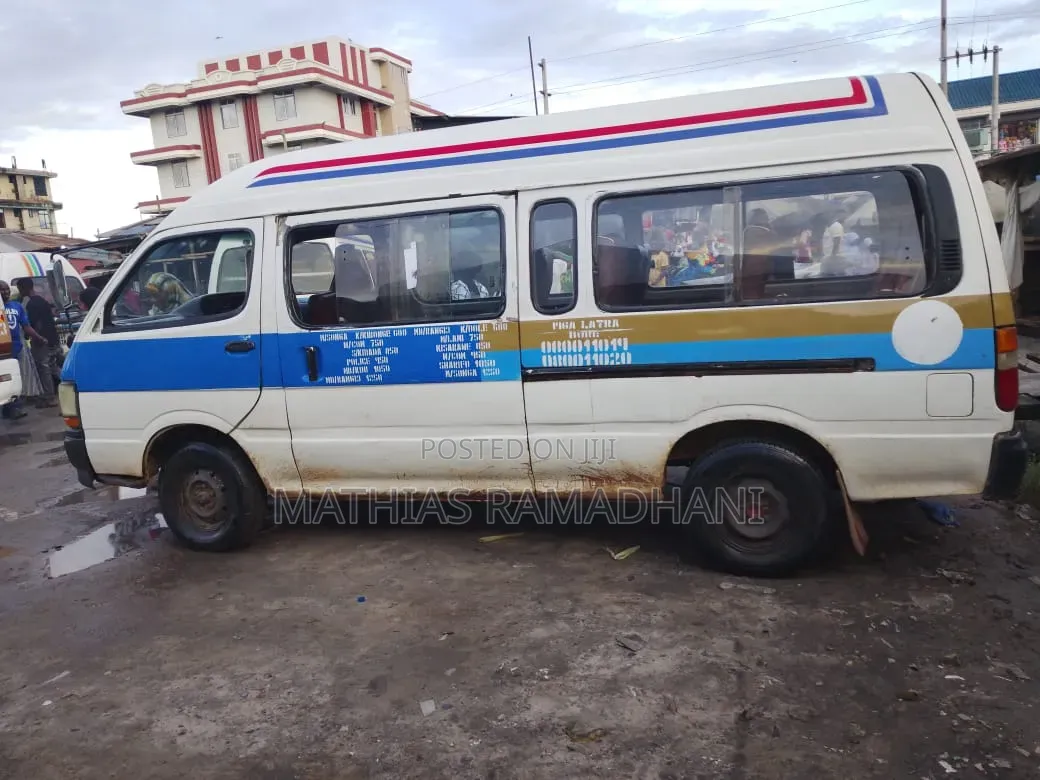 Toyota HiAce 2005 White