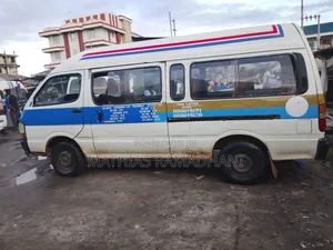Toyota HiAce 2005 White