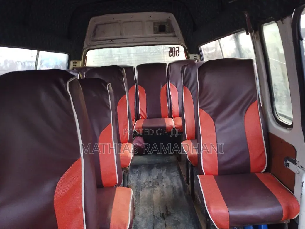 Toyota HiAce 2005 White