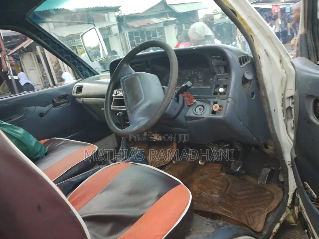Toyota HiAce 2005 White