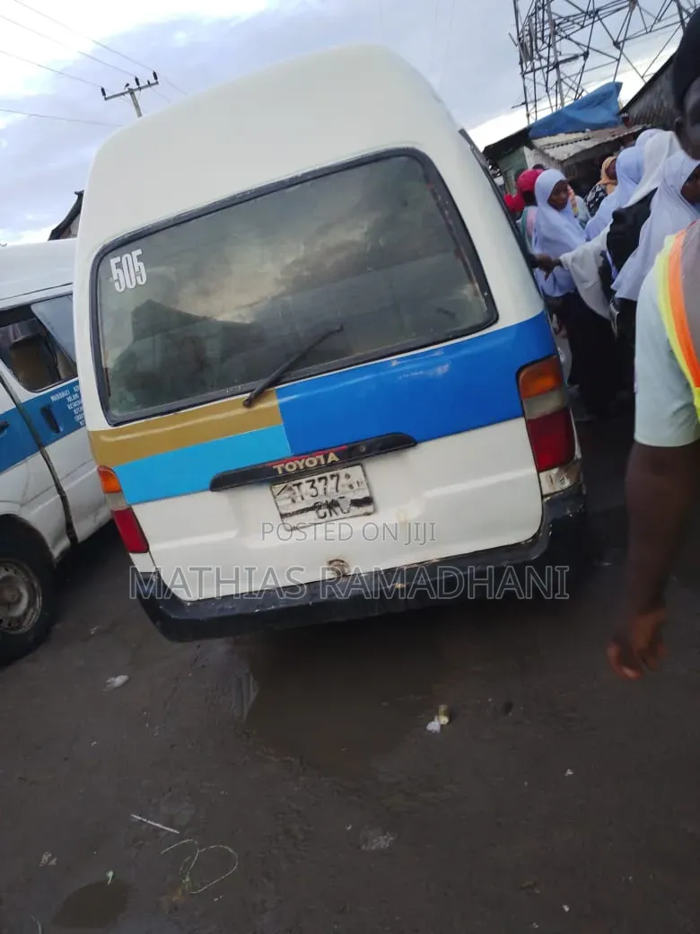 Toyota HiAce 2005 White